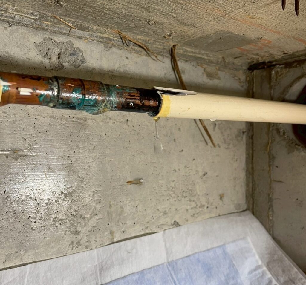 築年数が経つと気になる水漏れトラブルは多く発生しています。