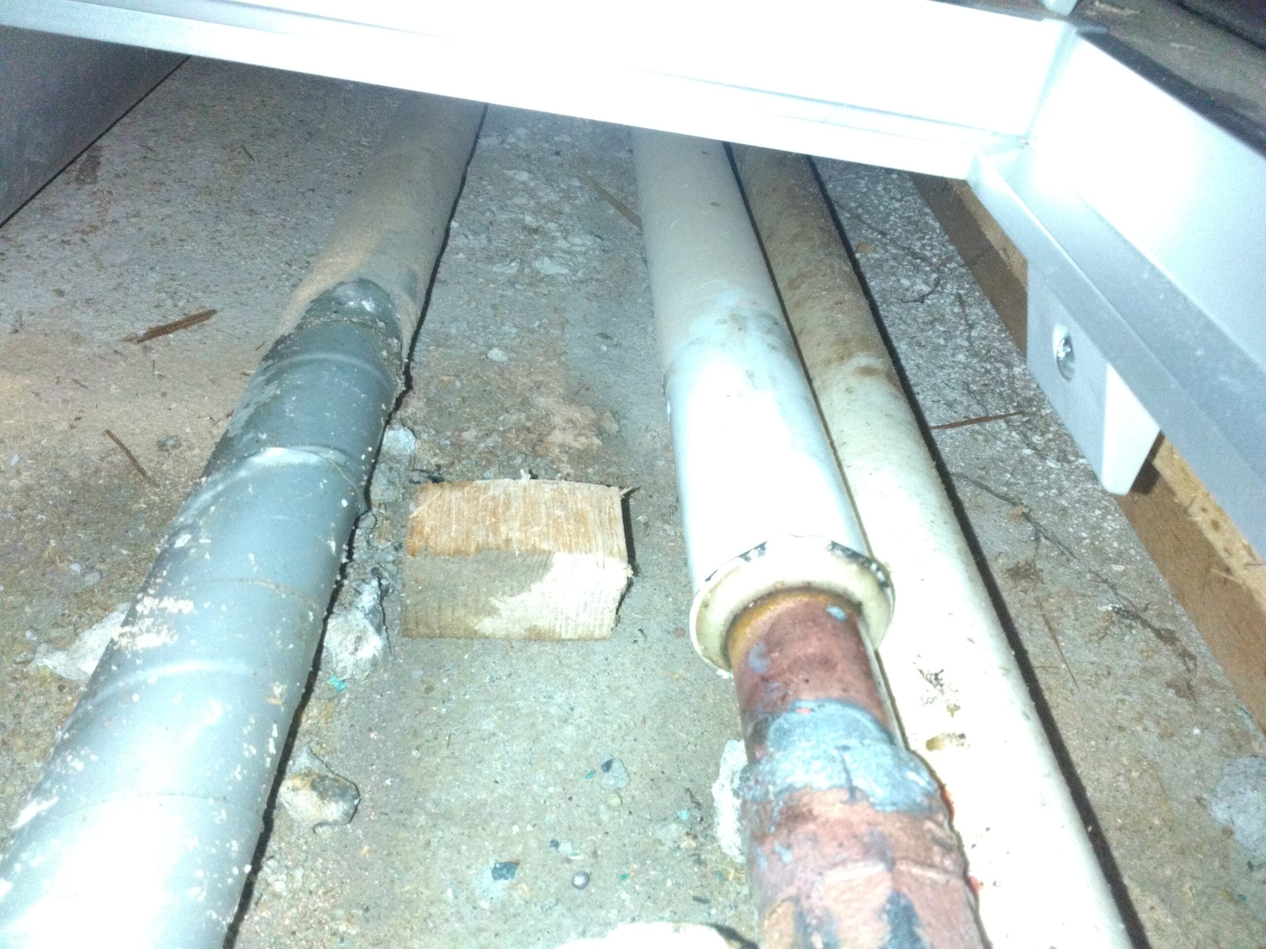 マンション床下の配管（銅管）からの漏水に注意！！