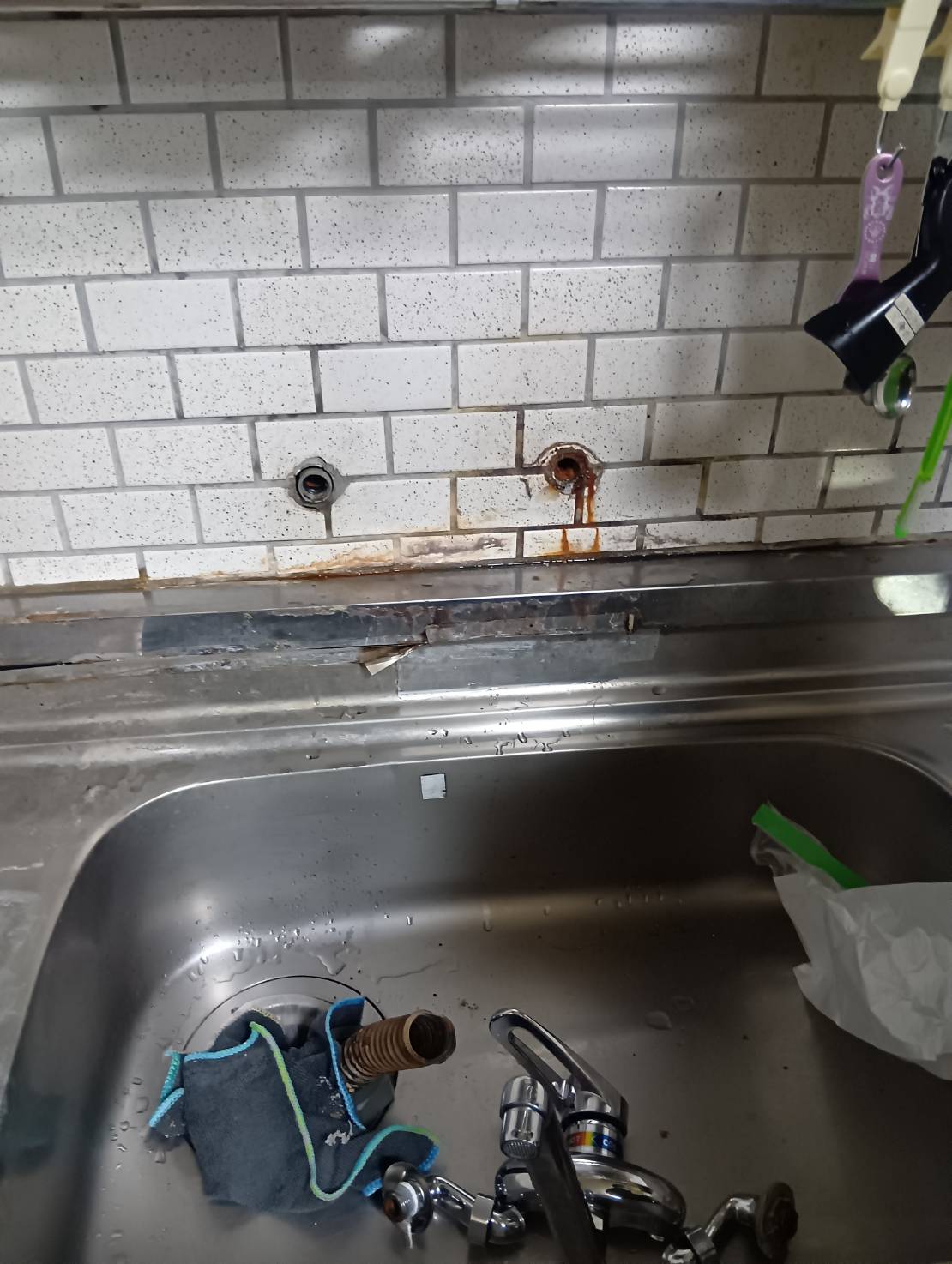 キッチン水栓交換時の思わぬ漏水トラブルと対応事例