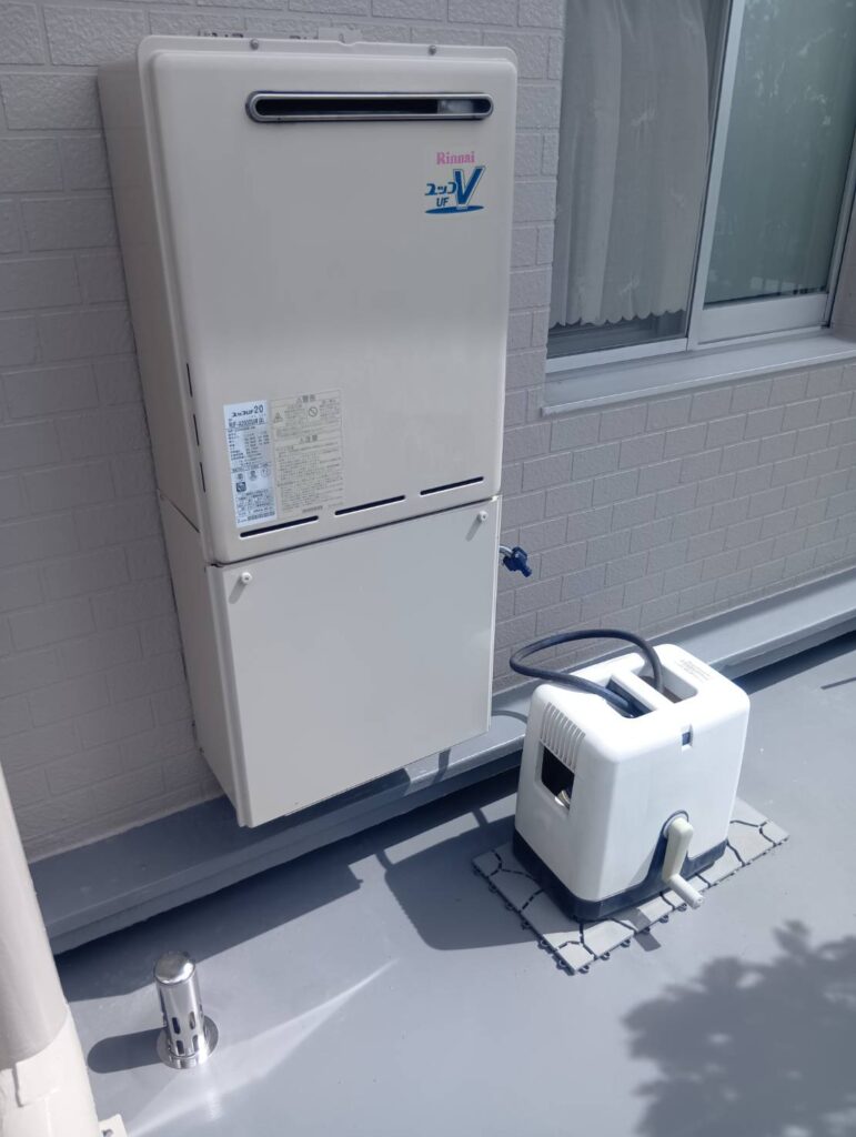 ルーフバルコニーでの水やりが劇的にラクに！給湯器を活用した散水栓の設置事例
